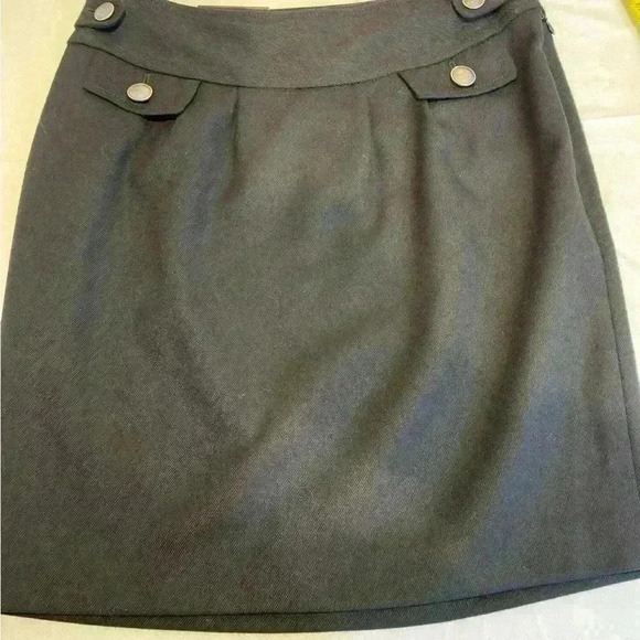 Banana Republic Lined Skirt with Gold accent Buttons (Size 4) - Picture 2 of 15